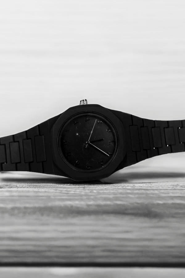 Men’s Matte Black Minimalist Wristwatch
